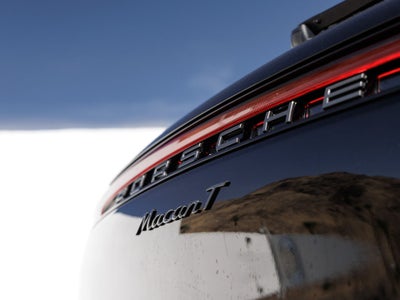 2023 Porsche Macan Macan T (MY23)
