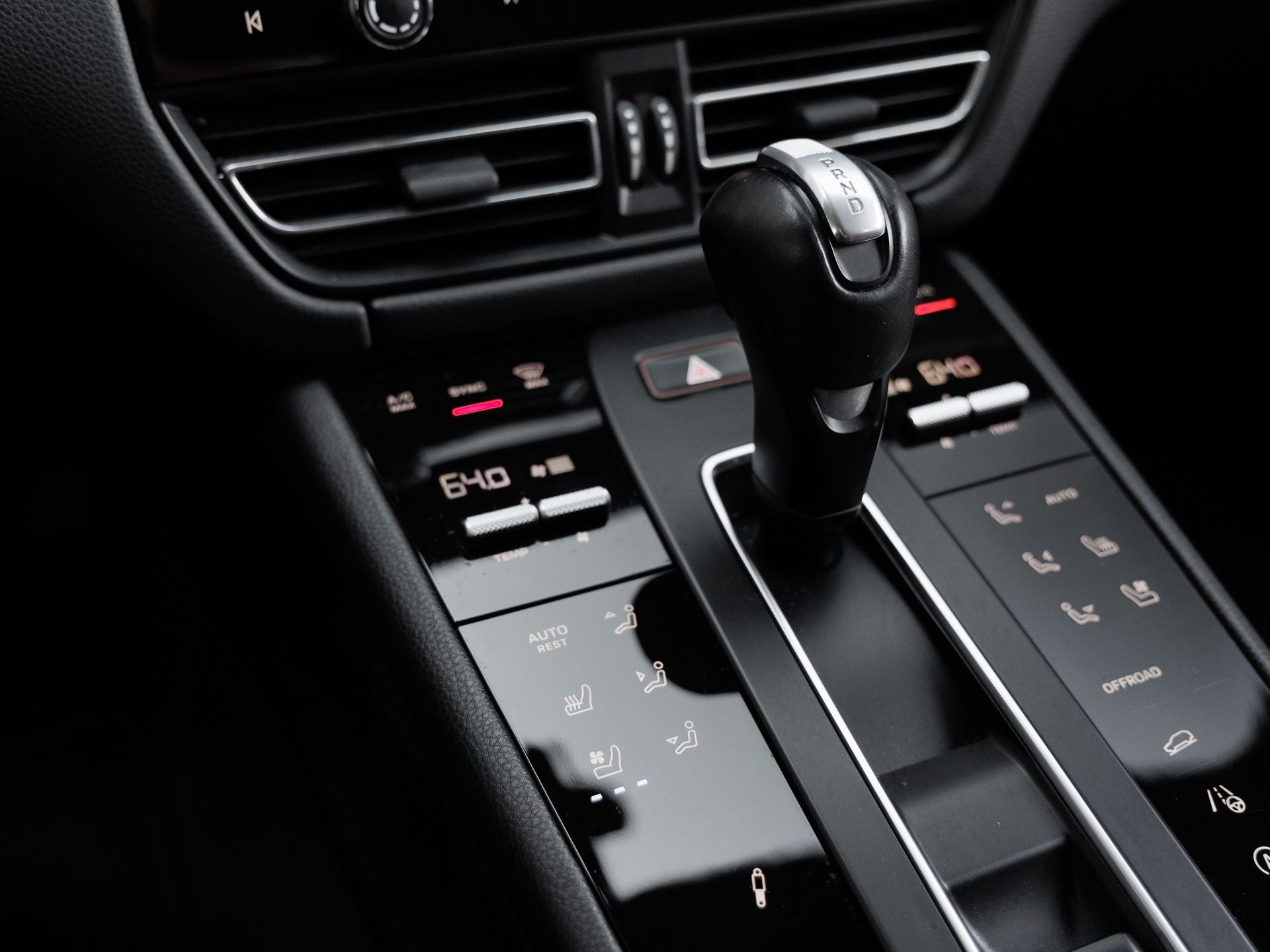 2023 Porsche Macan Macan T (MY23)