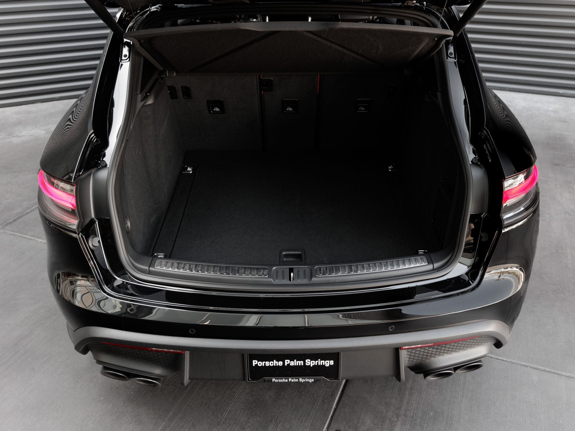 2023 Porsche Macan Macan T (MY23)