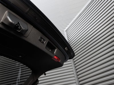 2023 Porsche Macan Macan T (MY23)