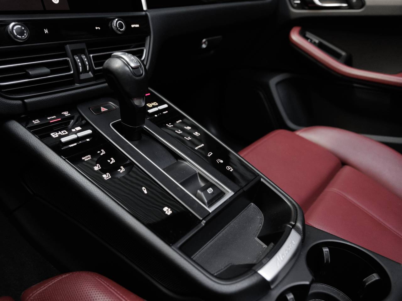 2023 Porsche Macan Macan T (MY23)