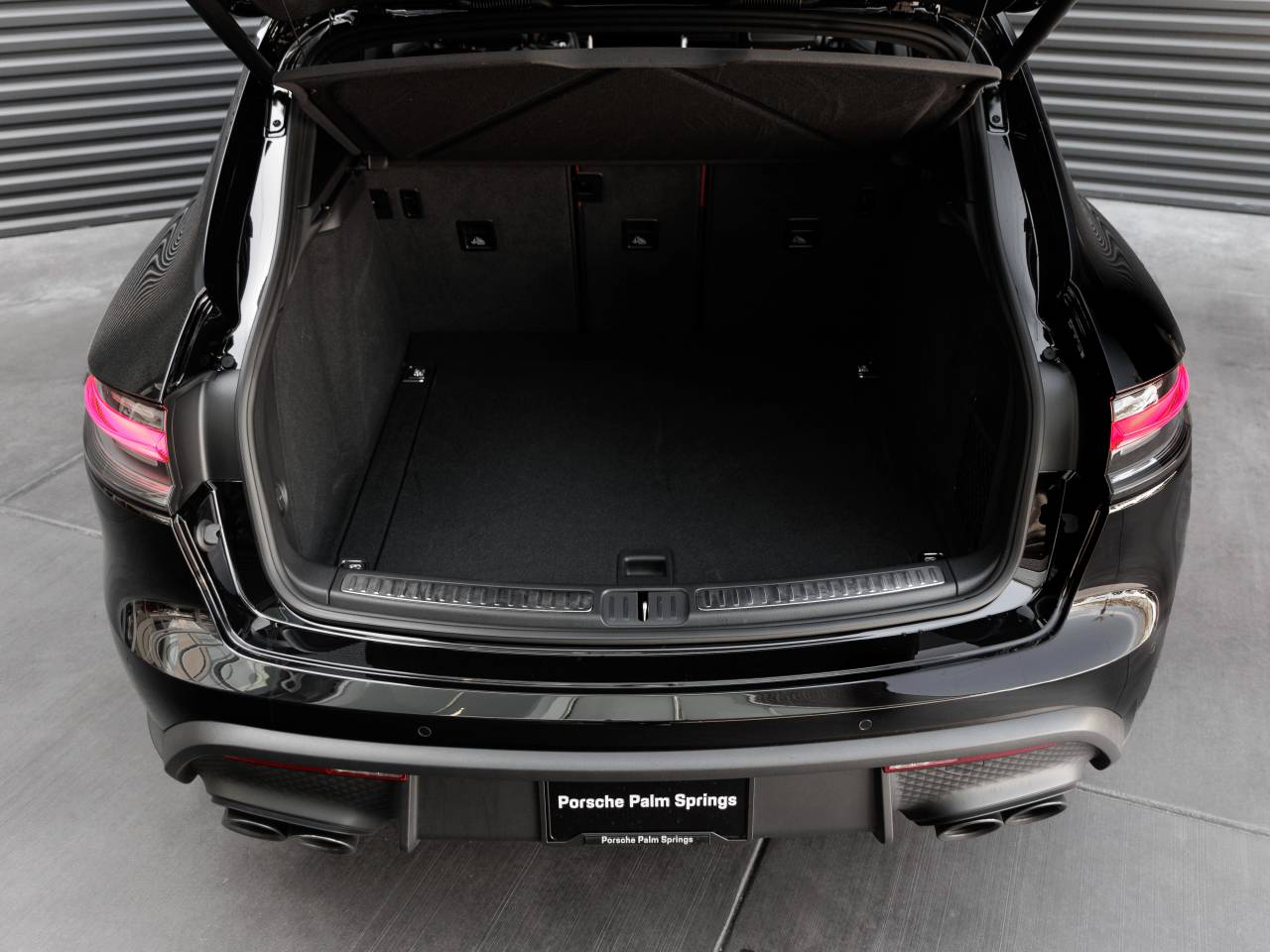 2023 Porsche Macan Macan T (MY23)