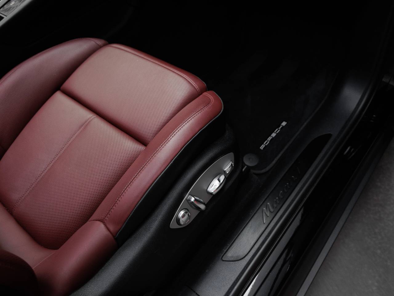 2023 Porsche Macan Macan T (MY23)