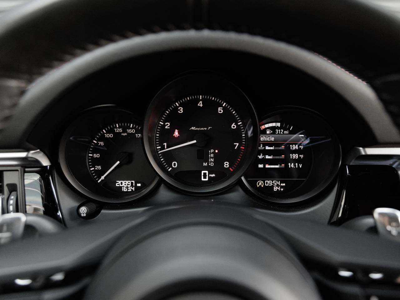 2023 Porsche Macan Macan T (MY23)