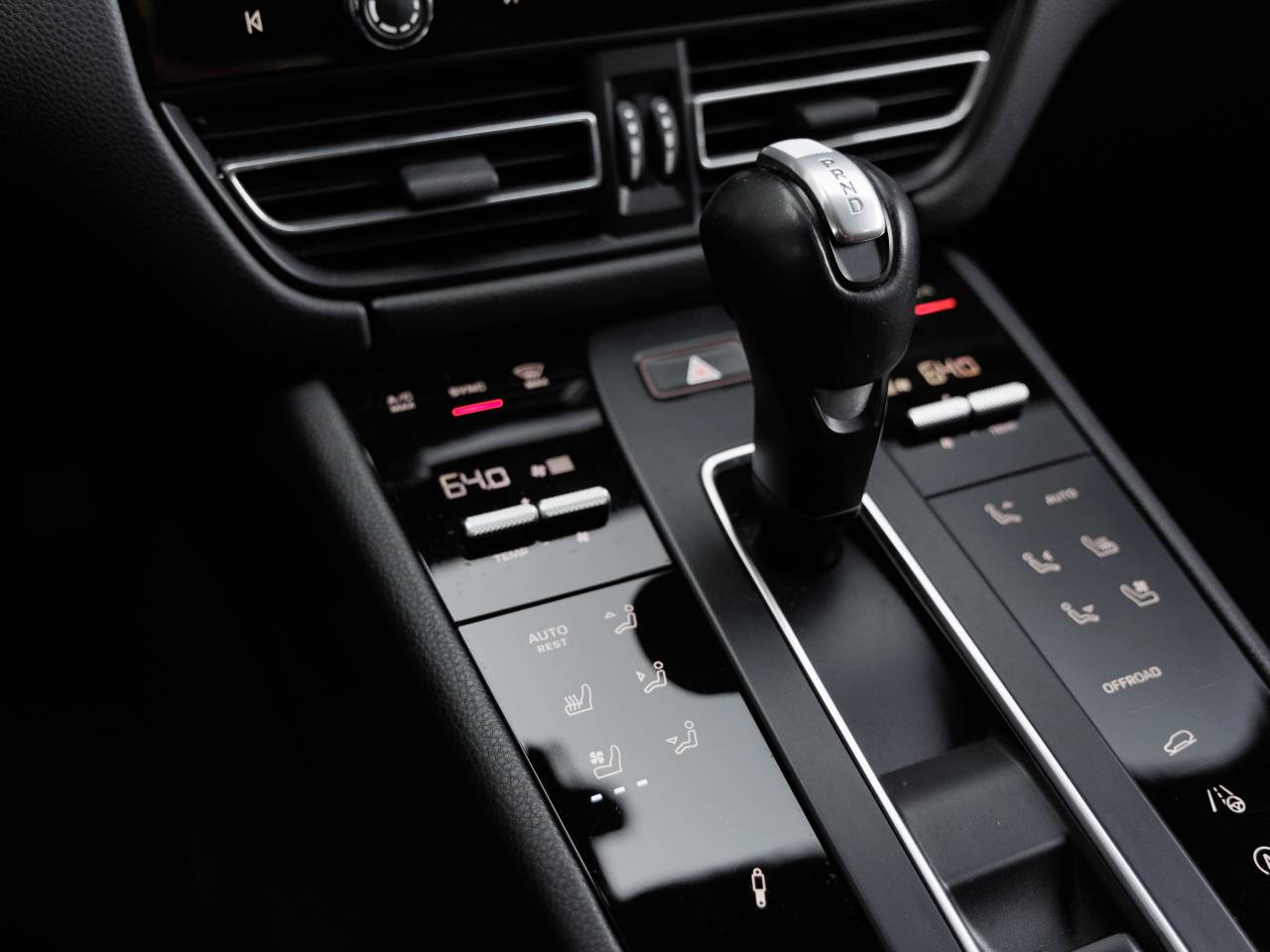 2023 Porsche Macan Macan T (MY23)