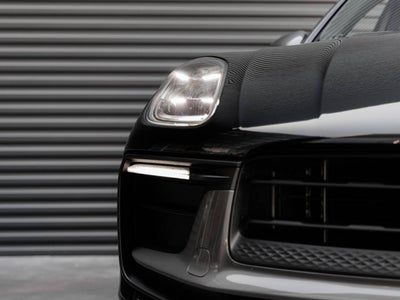 2023 Porsche Macan Macan T (MY23)