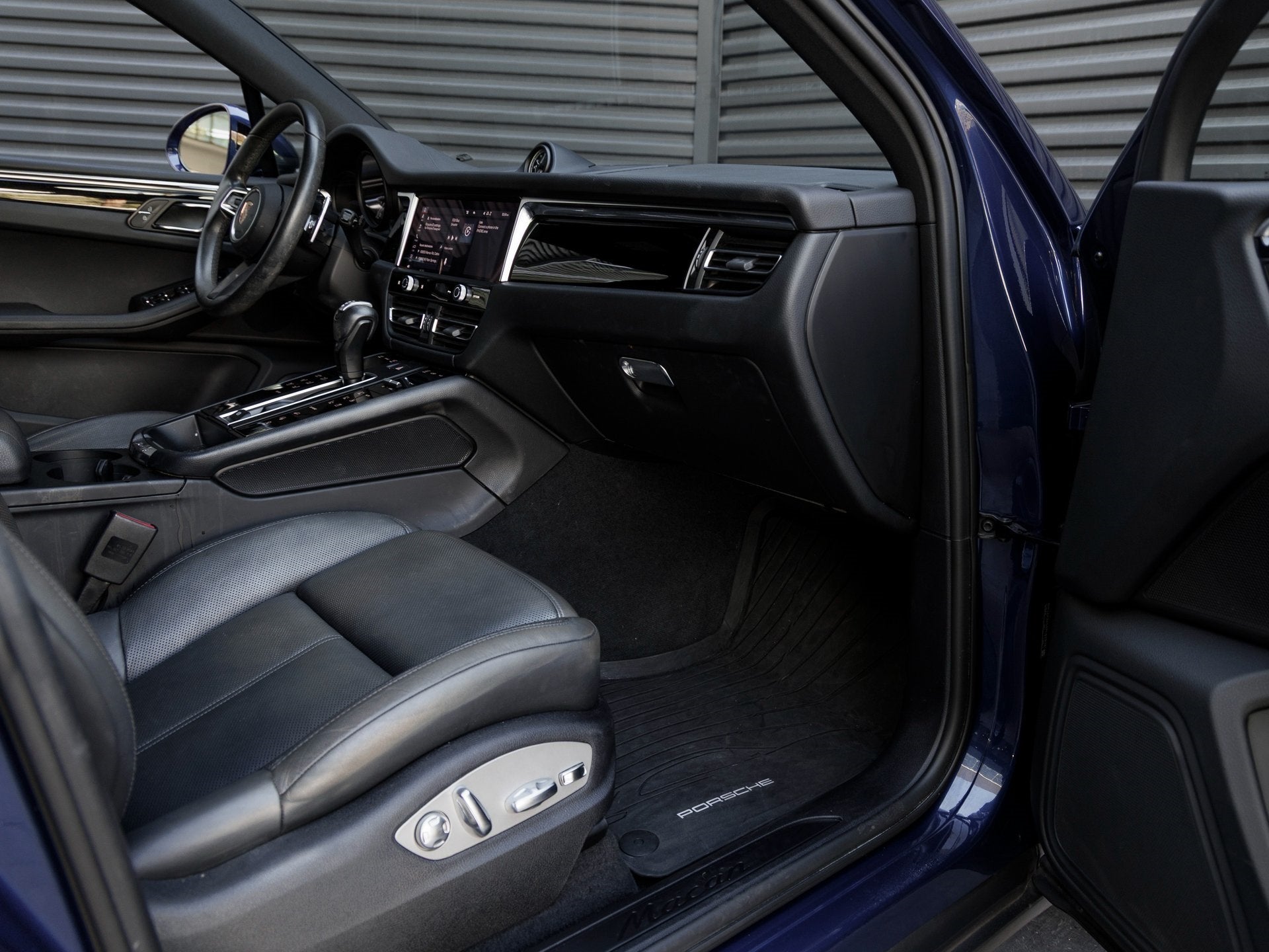 2023 Porsche Macan Macan (MY23)