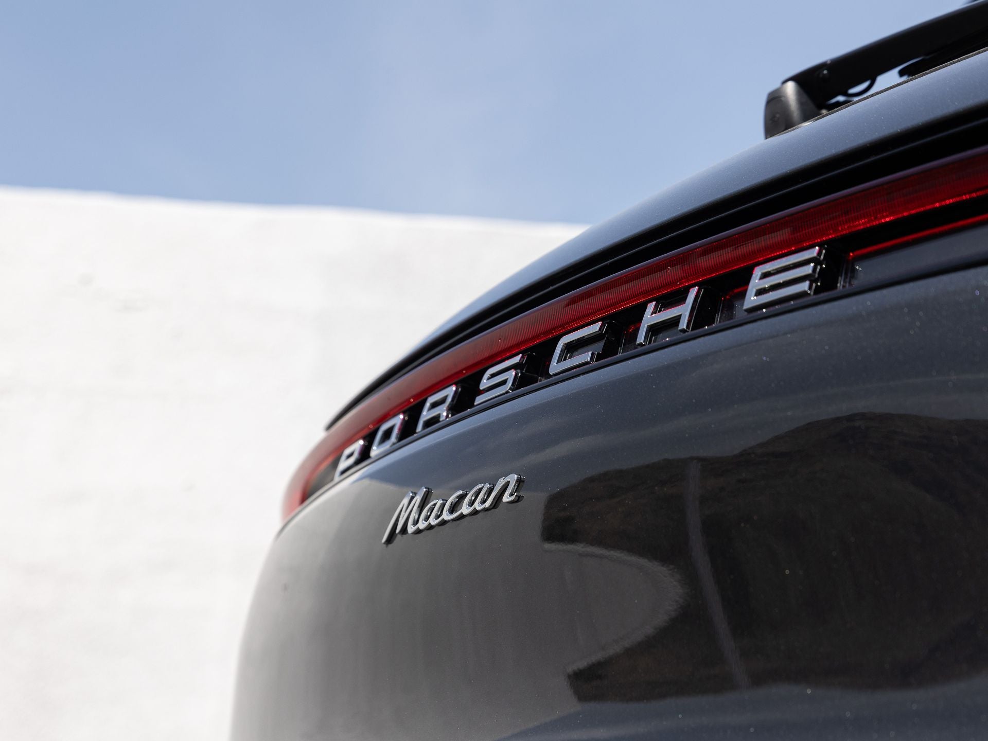 2025 Porsche Macan Base