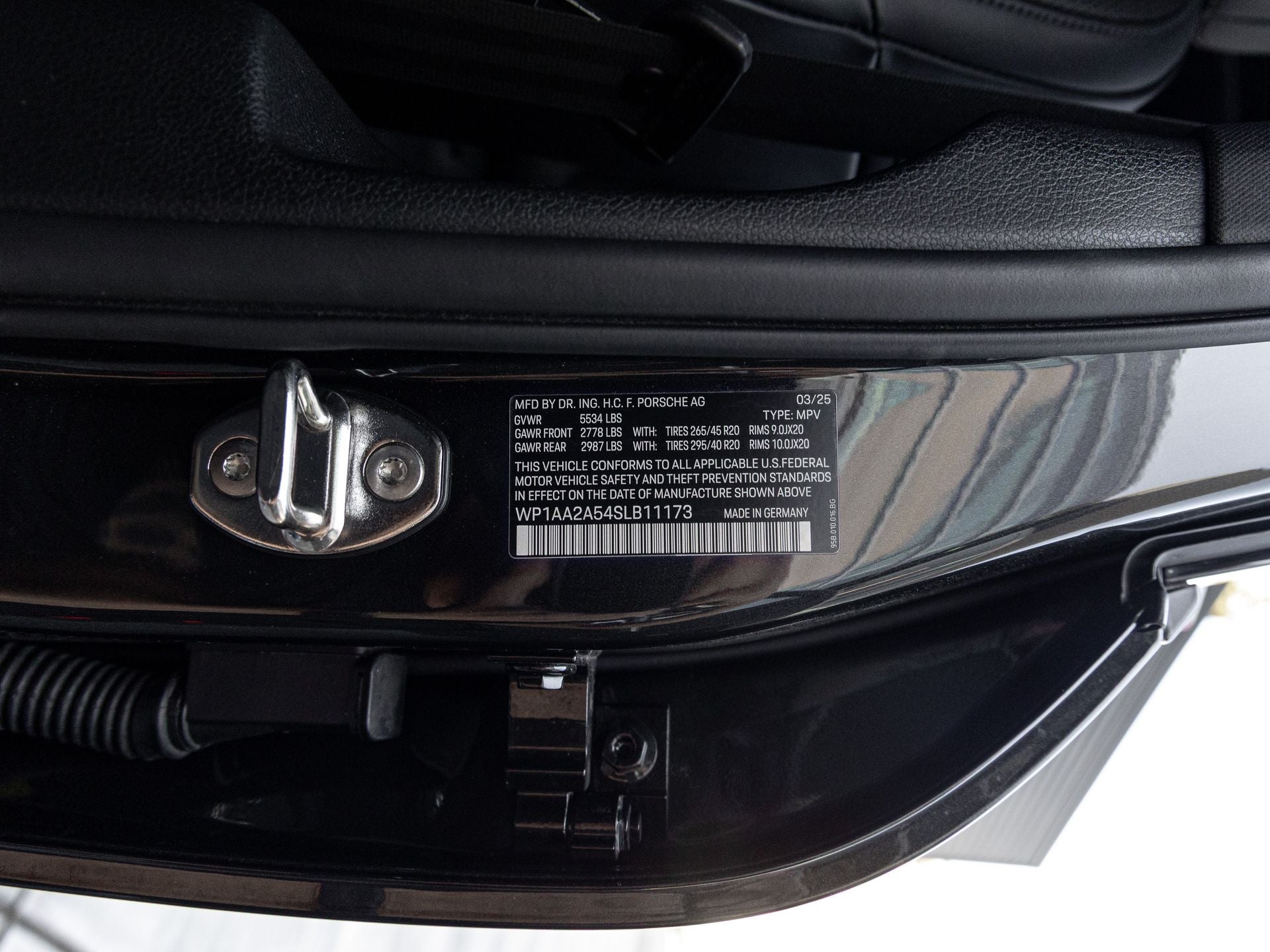 2025 Porsche Macan Base