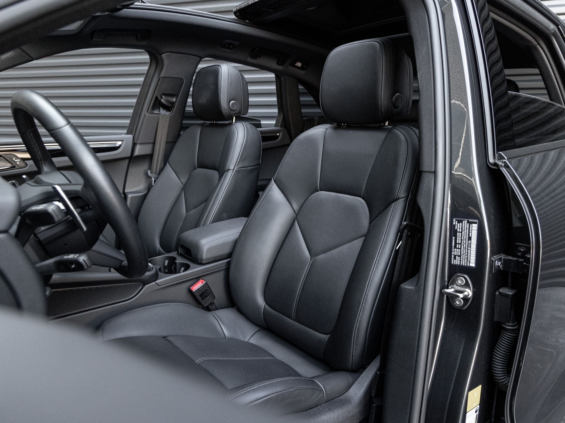 2025 Porsche Macan Base