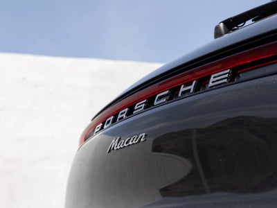 2025 Porsche Macan Base