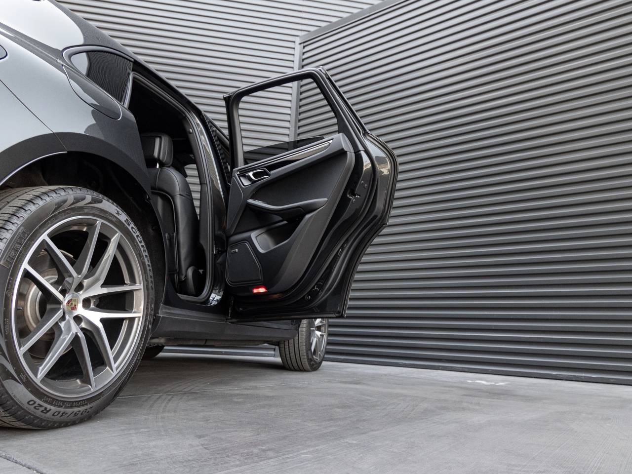 2025 Porsche Macan Base