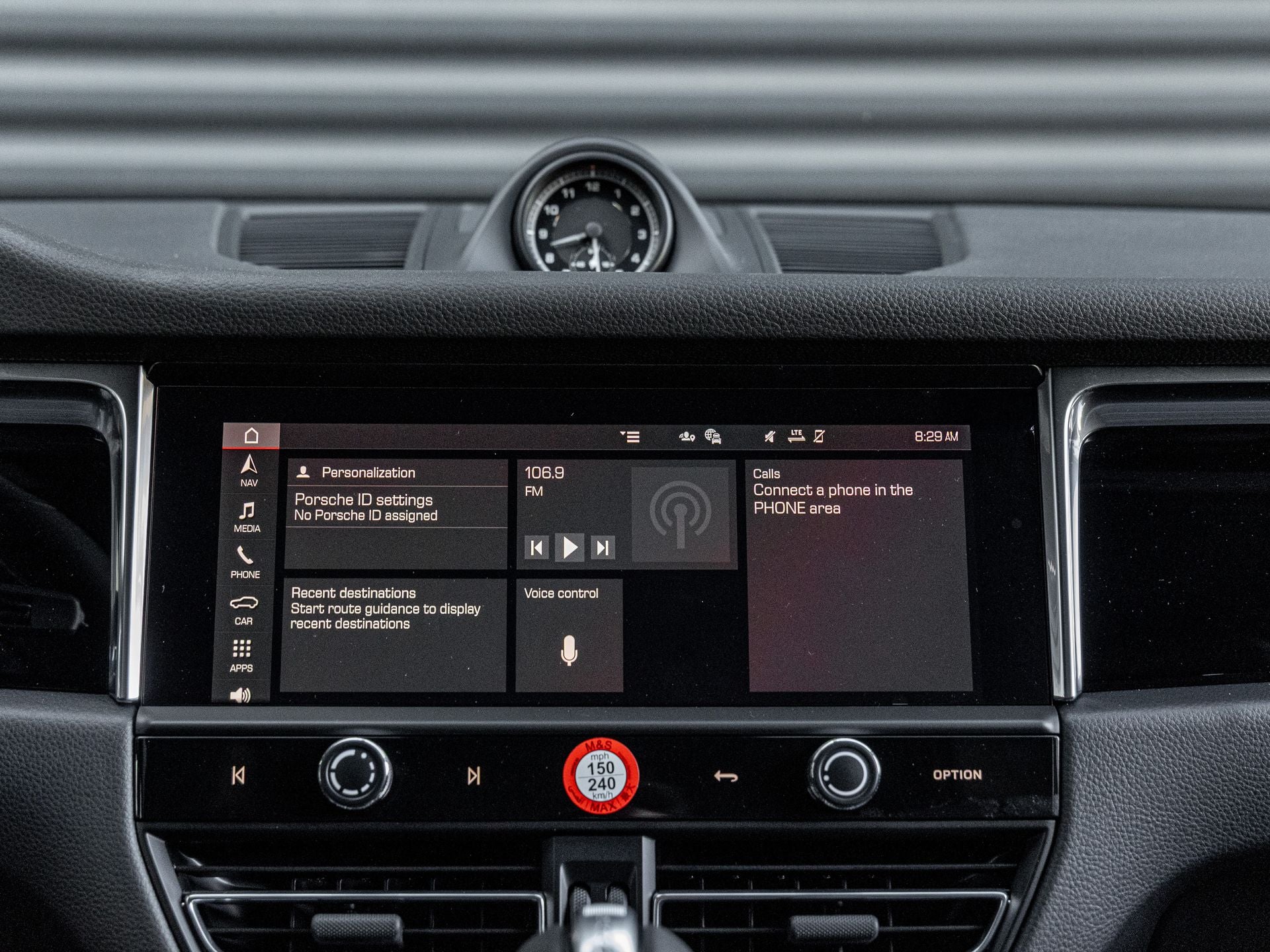 2026 Porsche Macan Base