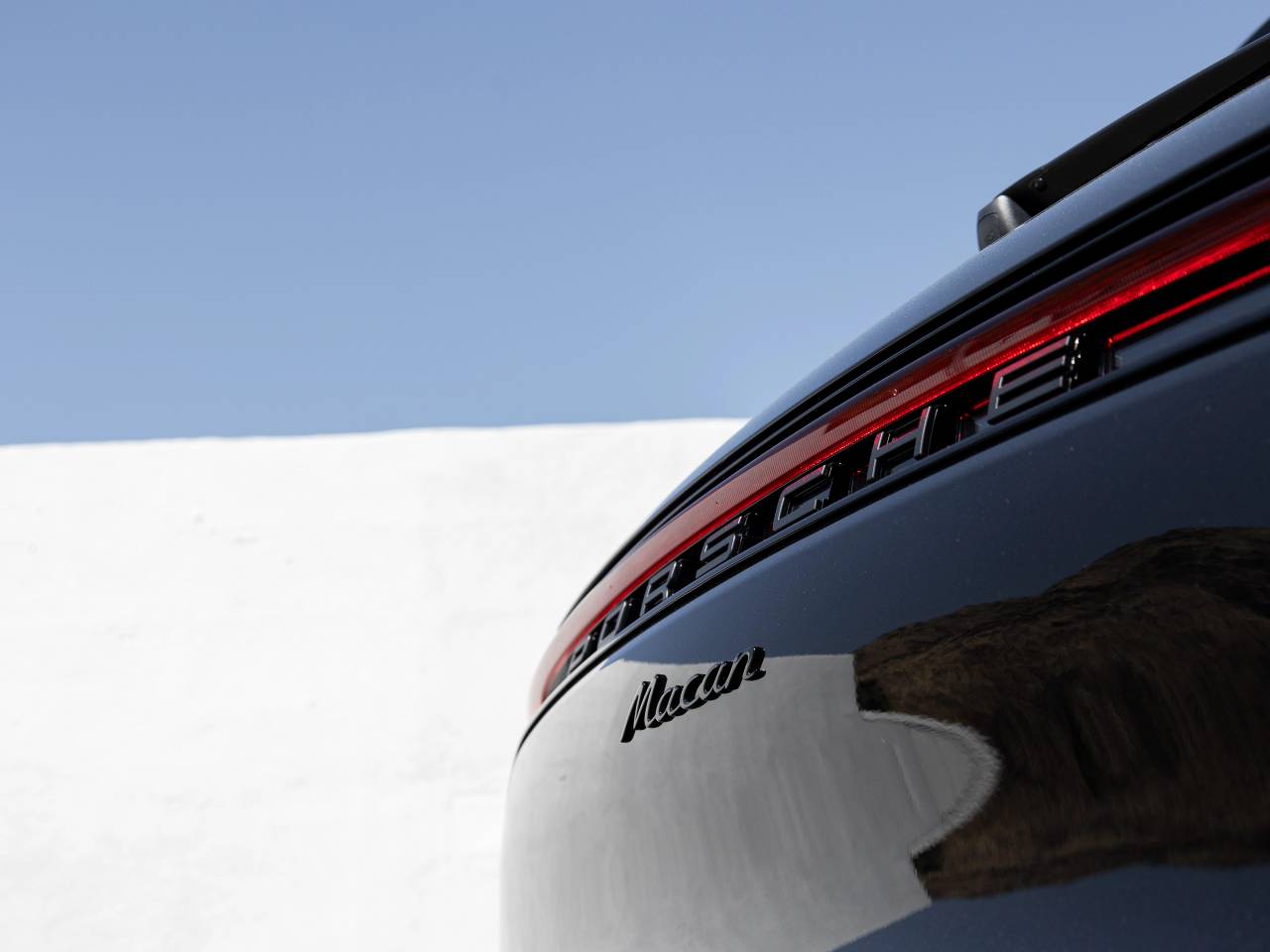 2026 Porsche Macan Base