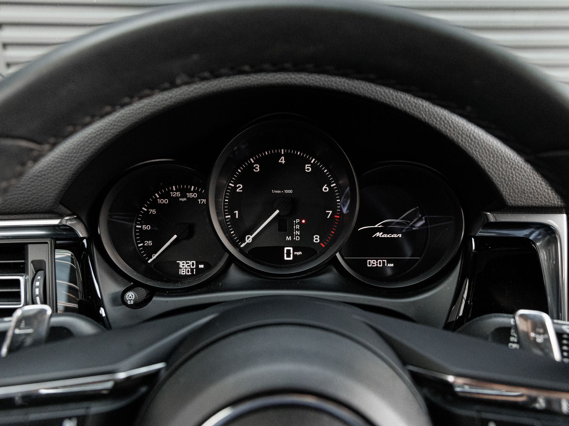 2025 Porsche Macan Base