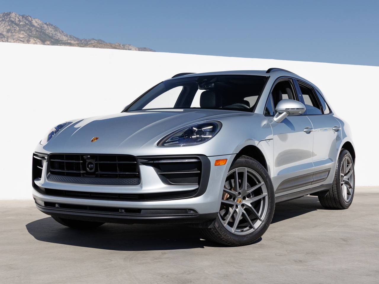 2025 Porsche Macan Base