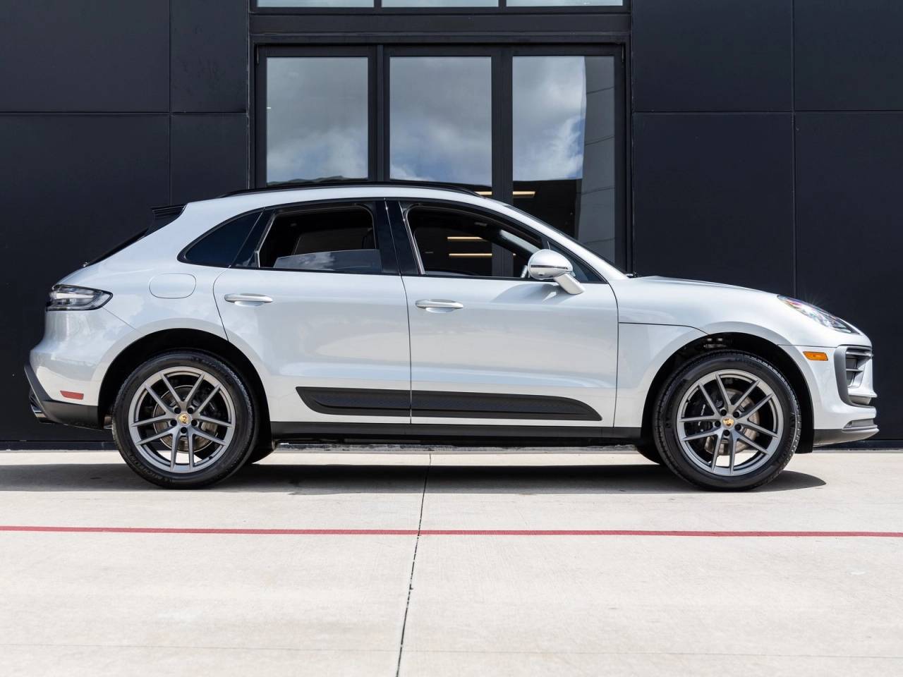 2025 Porsche Macan Base
