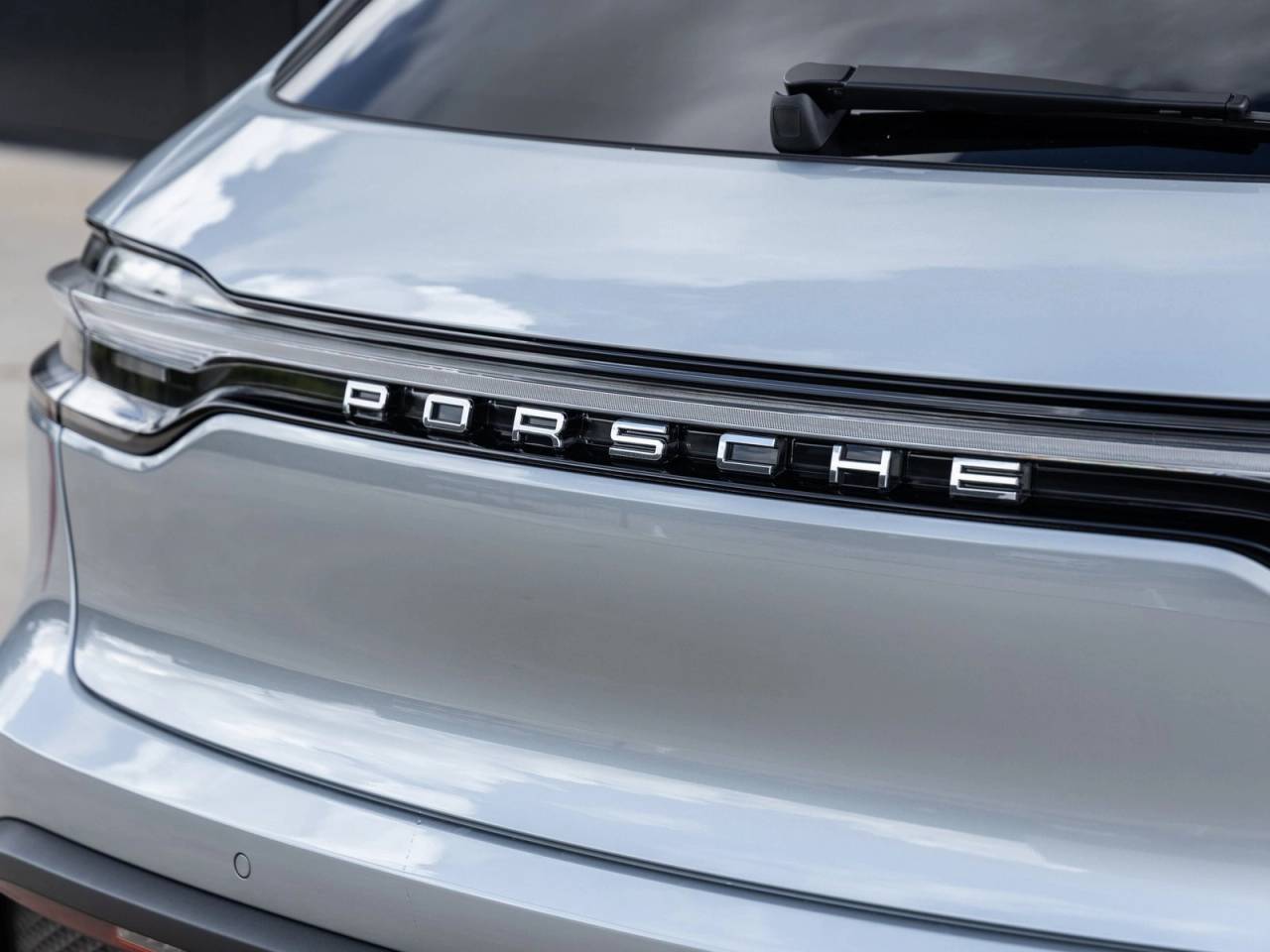 2025 Porsche Macan Base