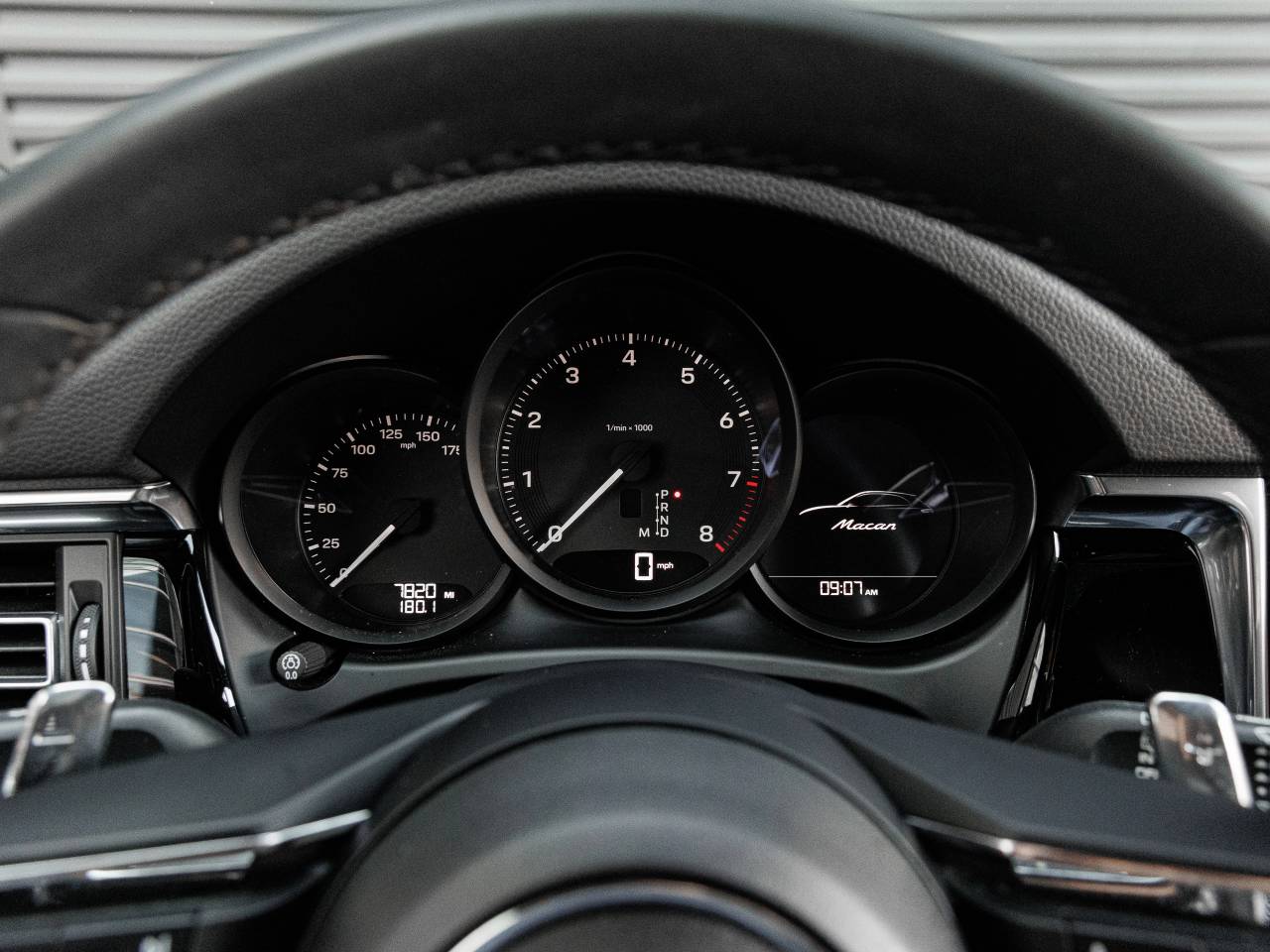 2025 Porsche Macan Base