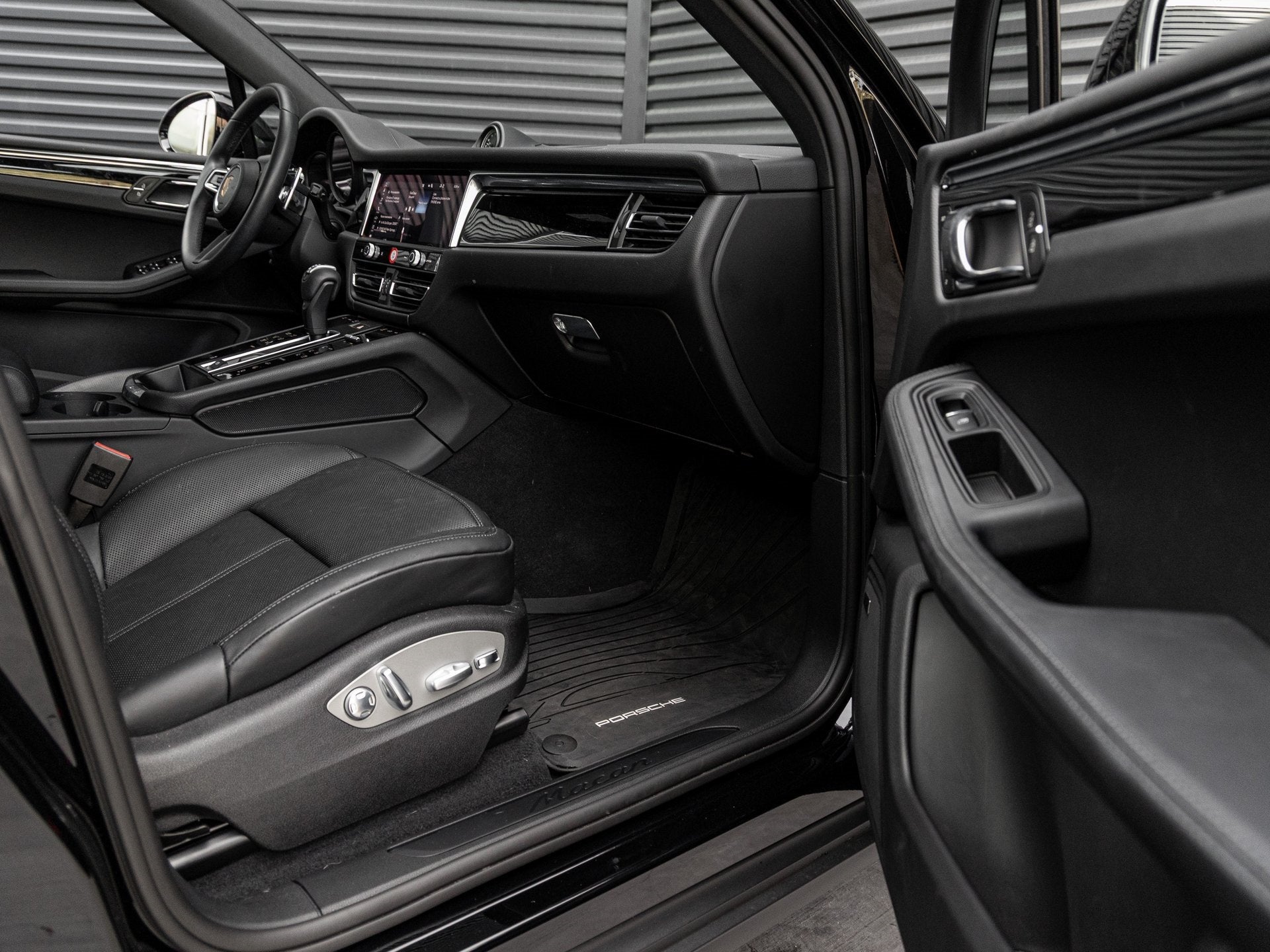 2025 Porsche Macan Macan