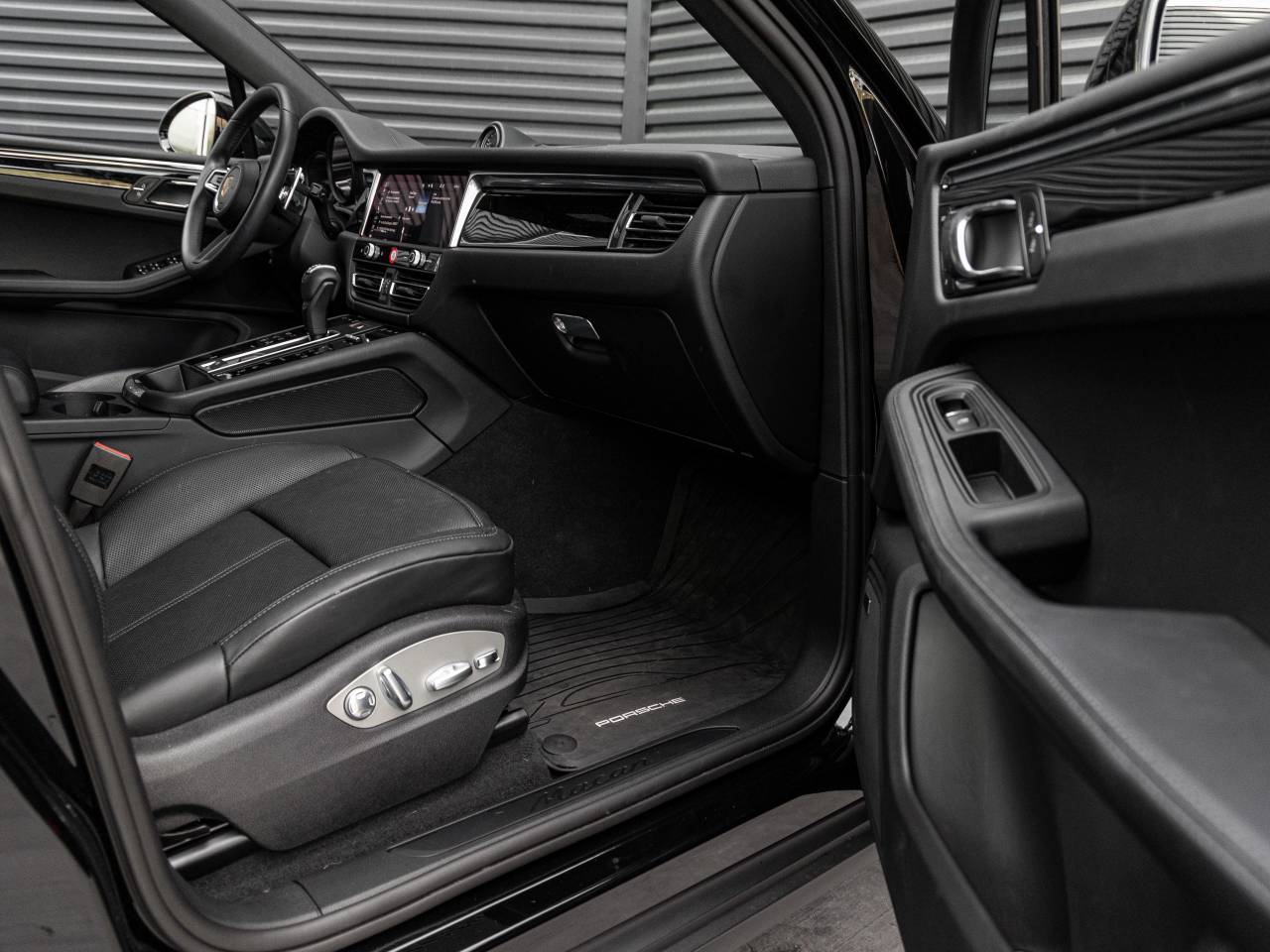 2025 Porsche Macan Macan