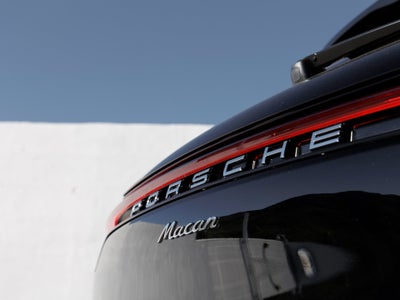2026 Porsche Macan Base