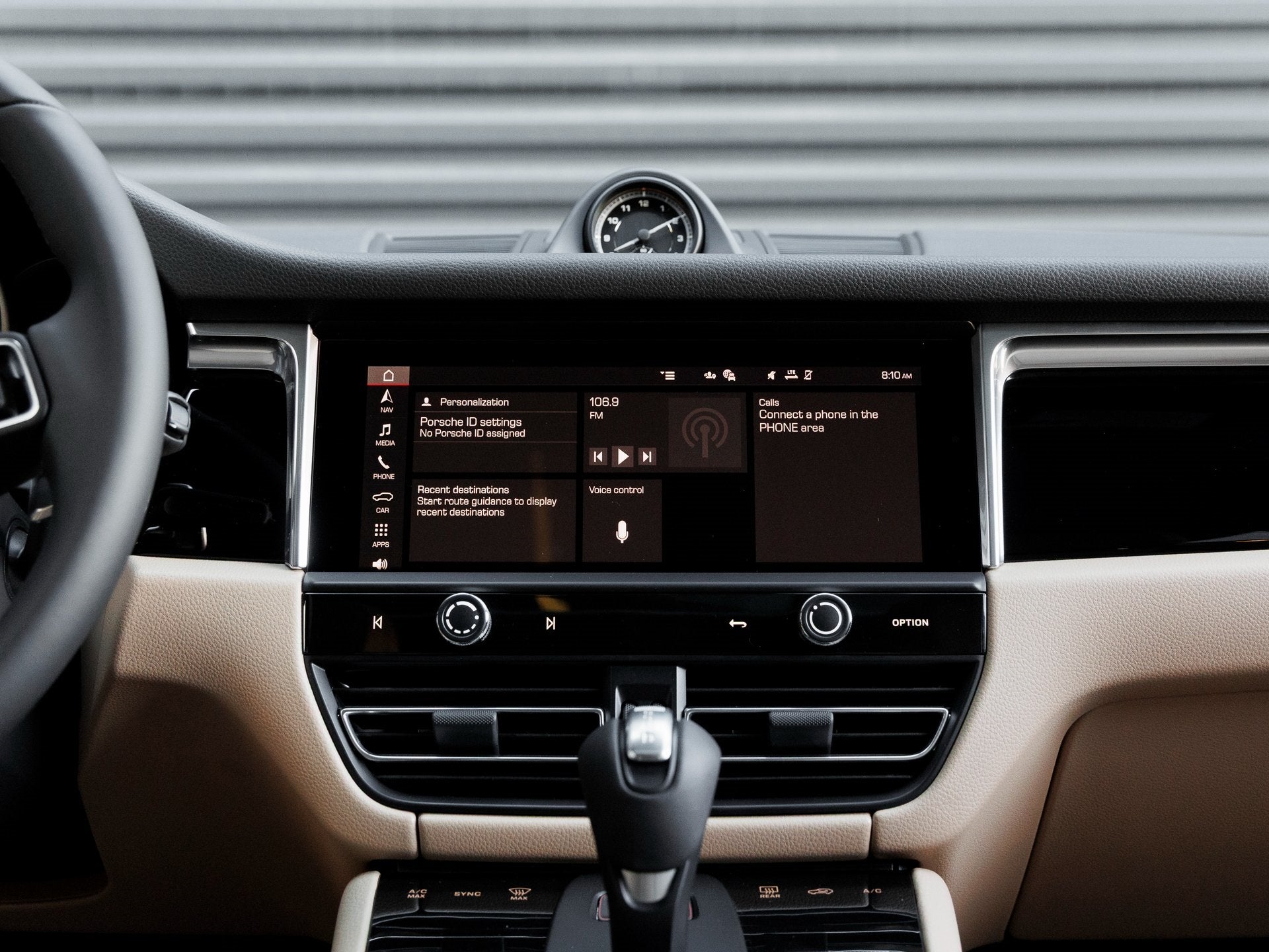 2026 Porsche Macan Base