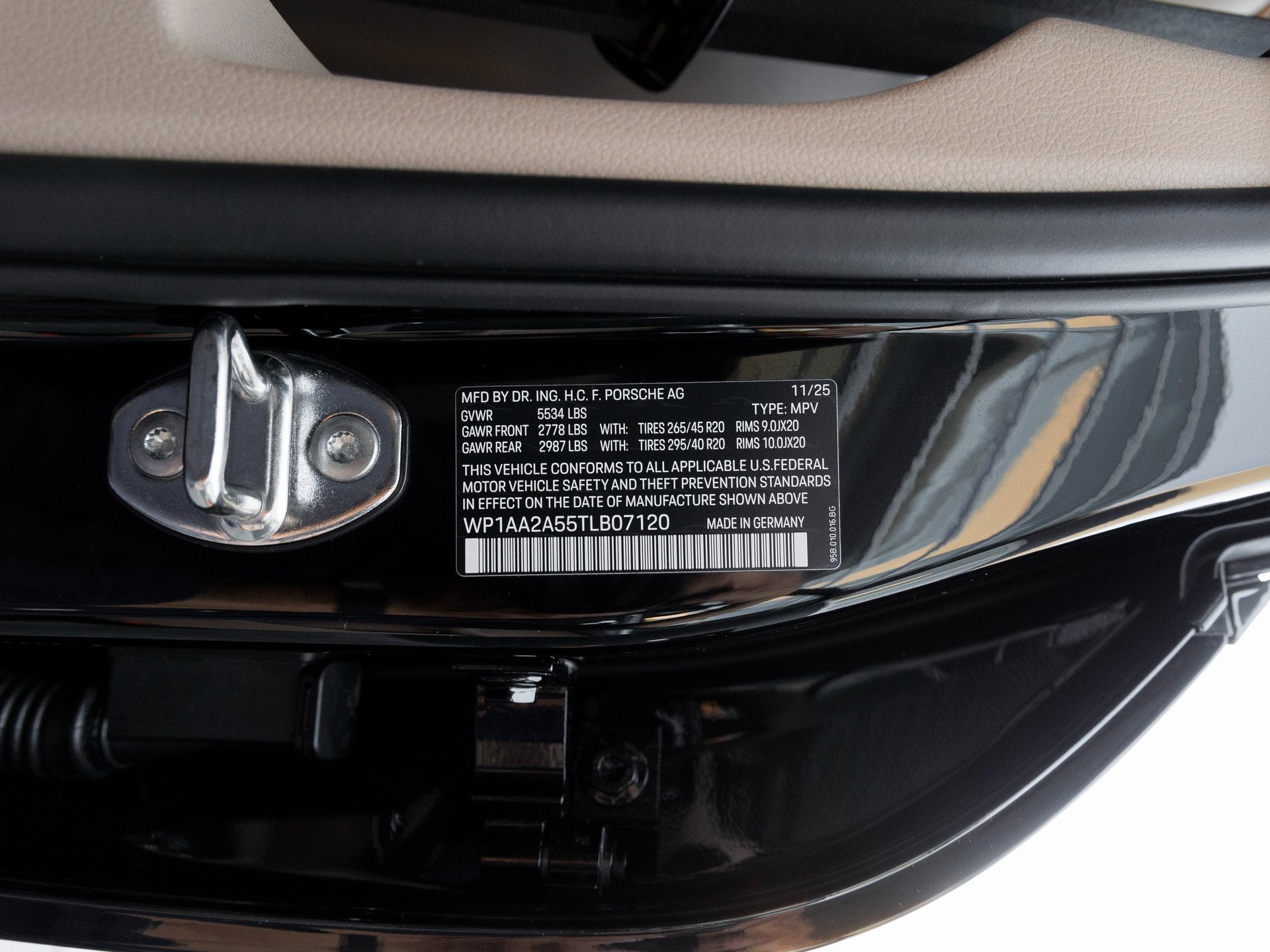 2026 Porsche Macan Base