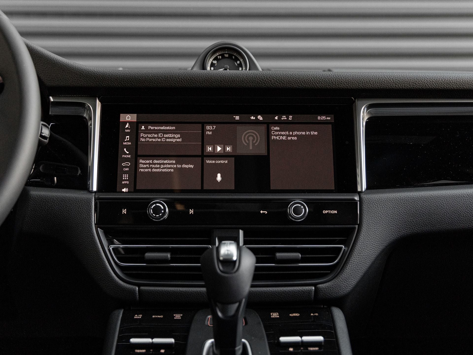 2026 Porsche Macan Base