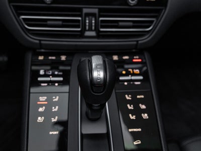 2022 Porsche Macan Macan