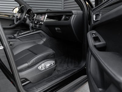 2022 Porsche Macan Macan