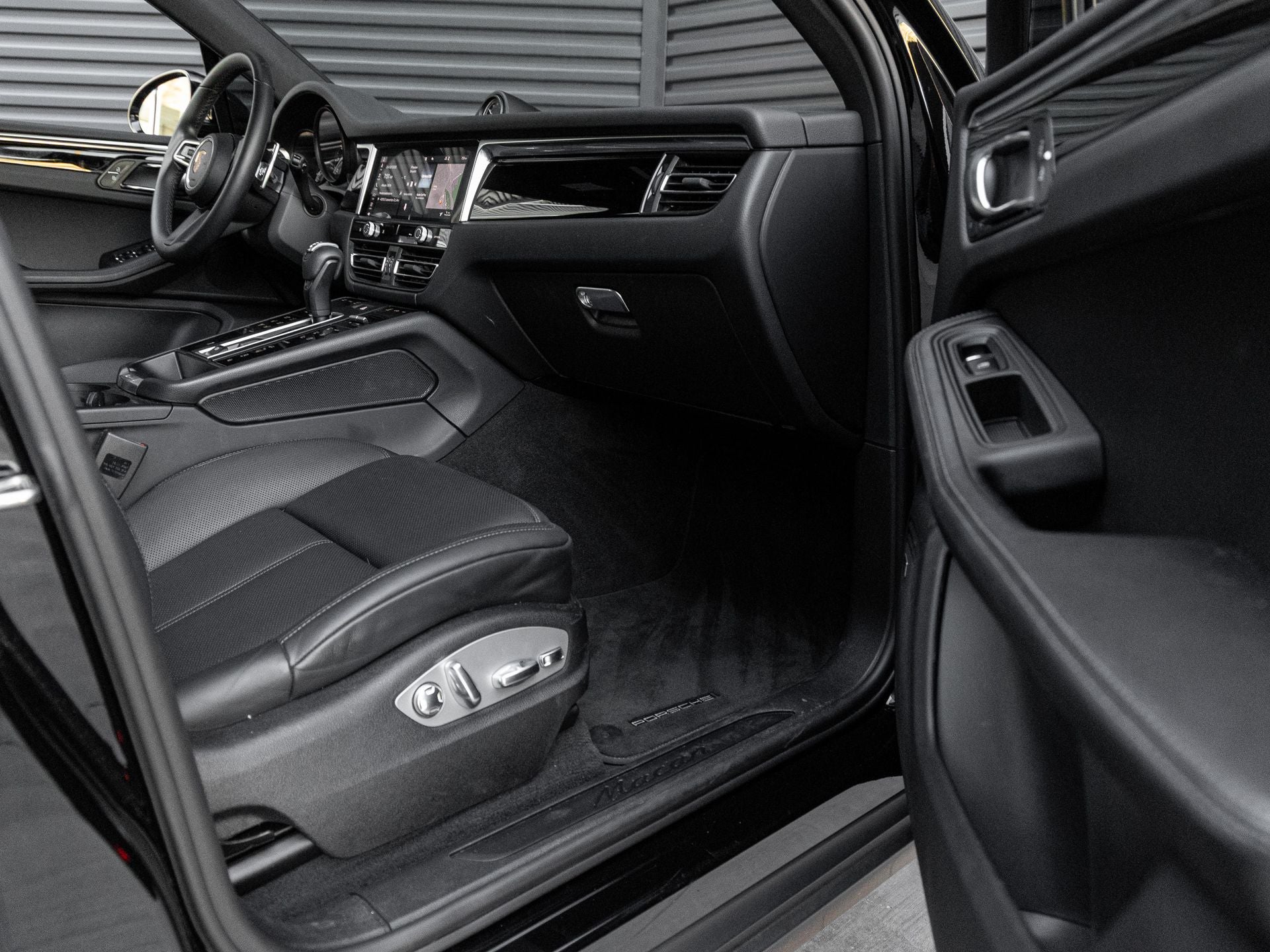 2022 Porsche Macan Macan