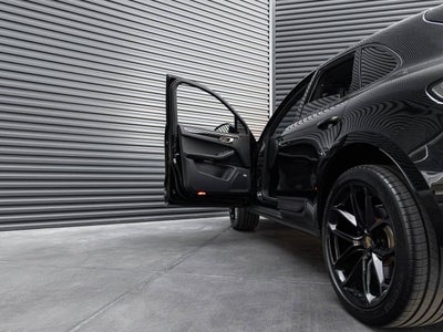 2022 Porsche Macan Base