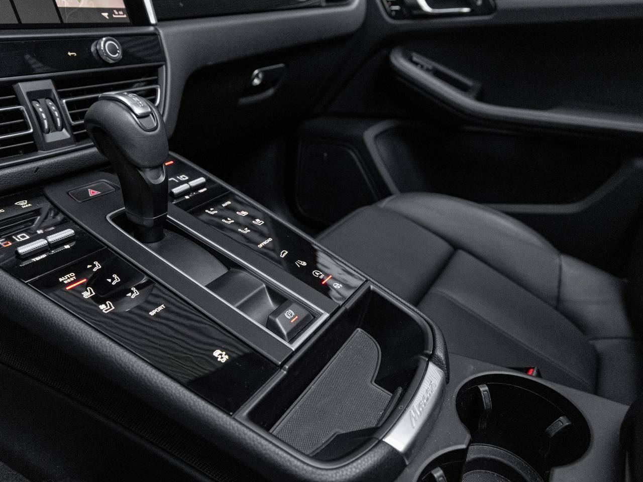 2022 Porsche Macan Base