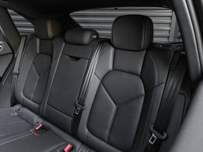 2022 Porsche Macan Base