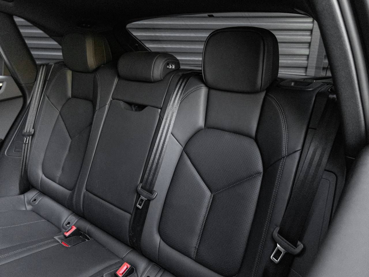 2022 Porsche Macan Base