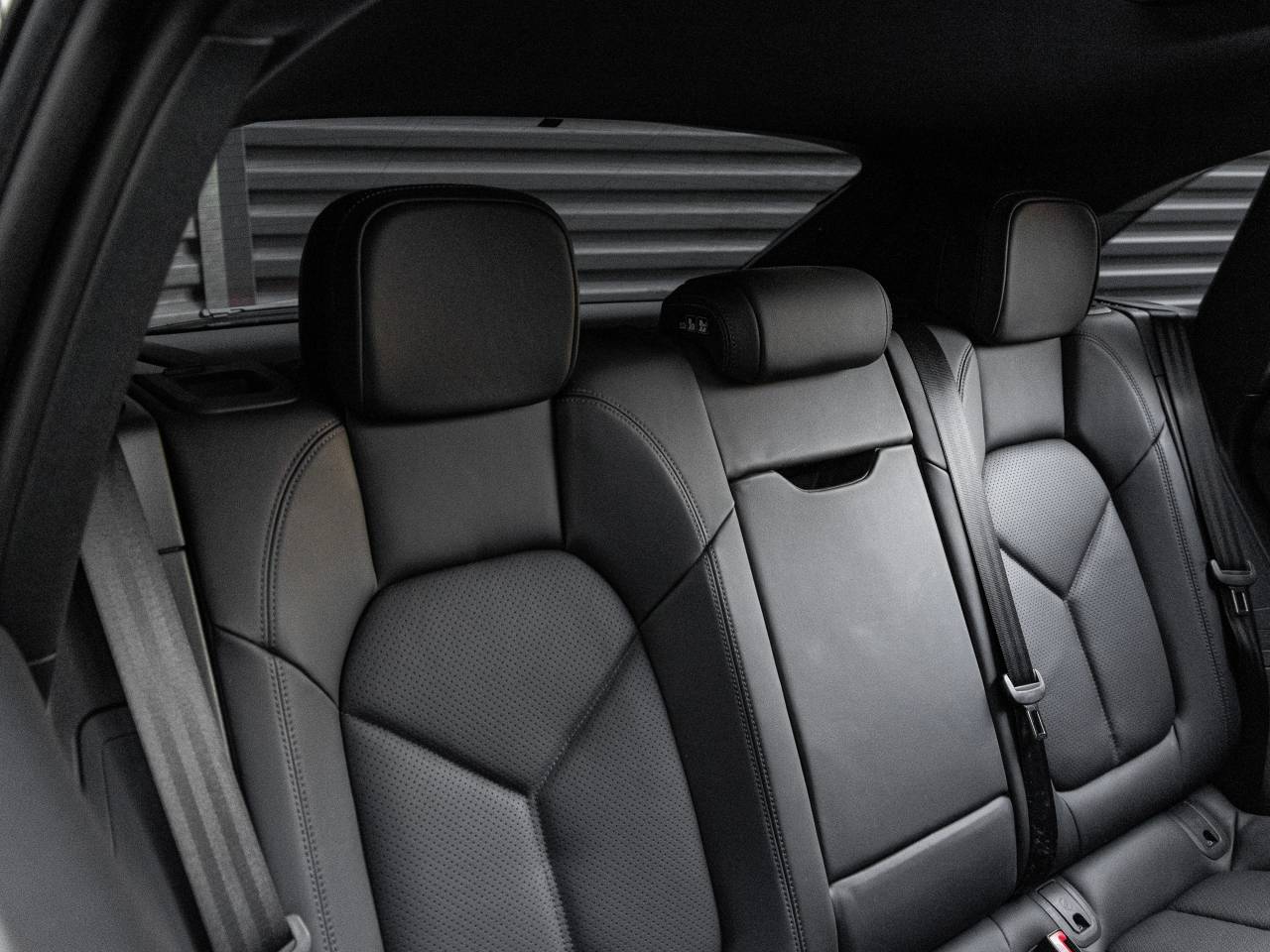 2022 Porsche Macan Base