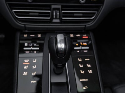 2022 Porsche Macan Base