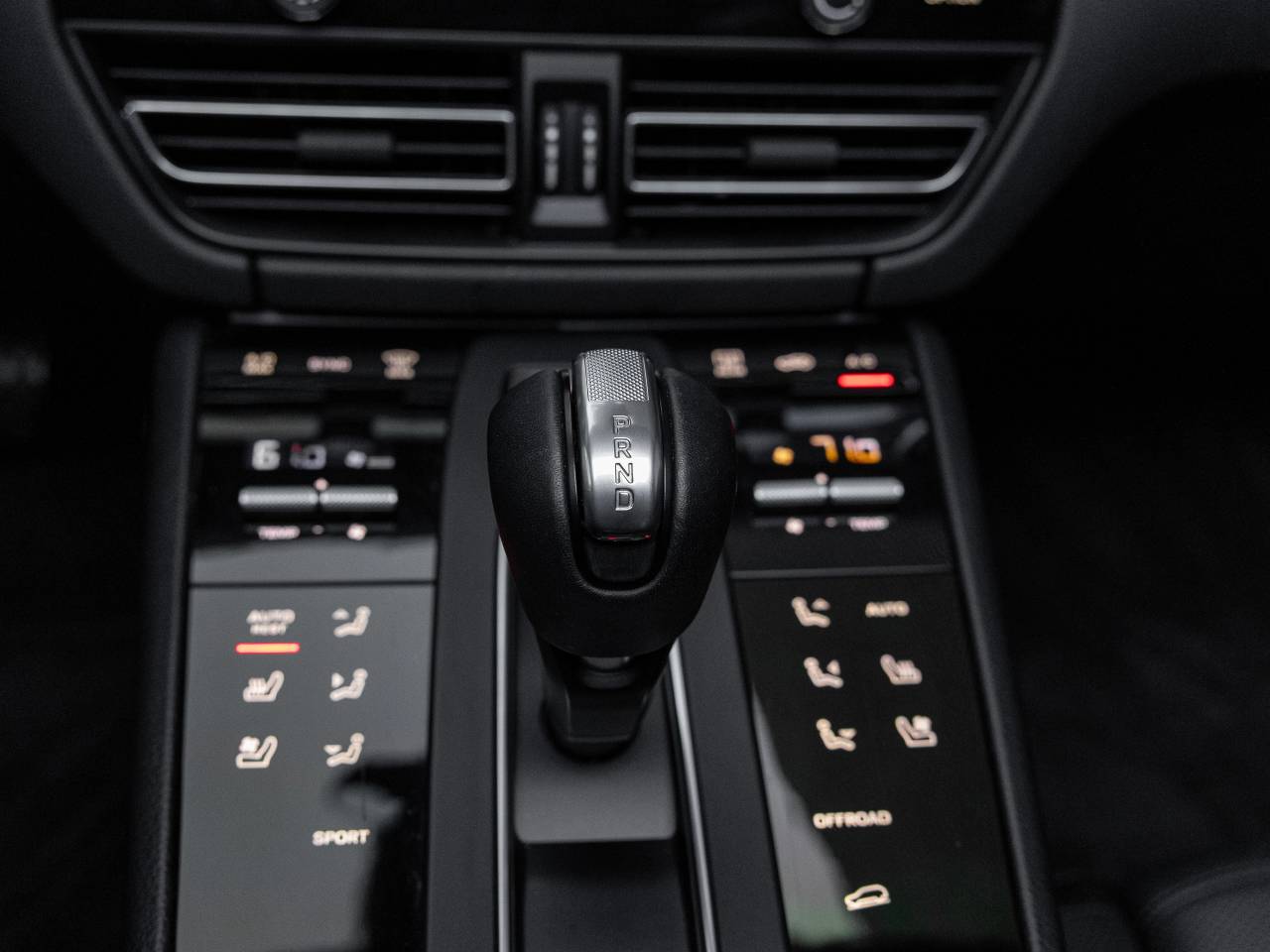 2022 Porsche Macan Base