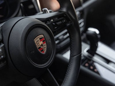 2025 Porsche Macan Base