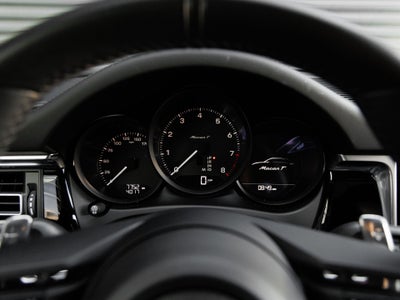 2025 Porsche Macan T