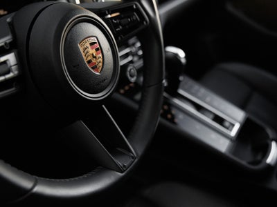 2025 Porsche Macan T