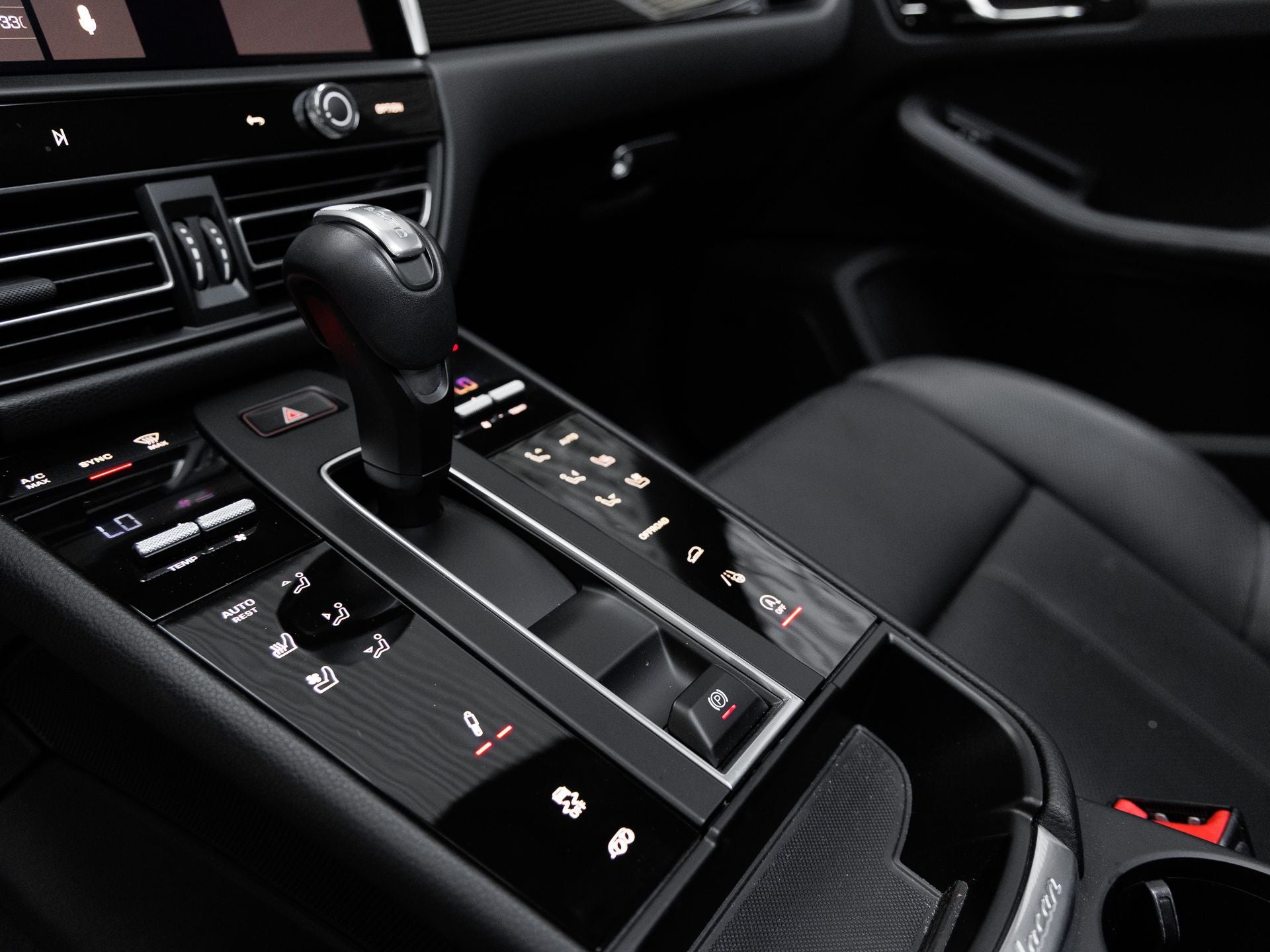 2025 Porsche Macan T