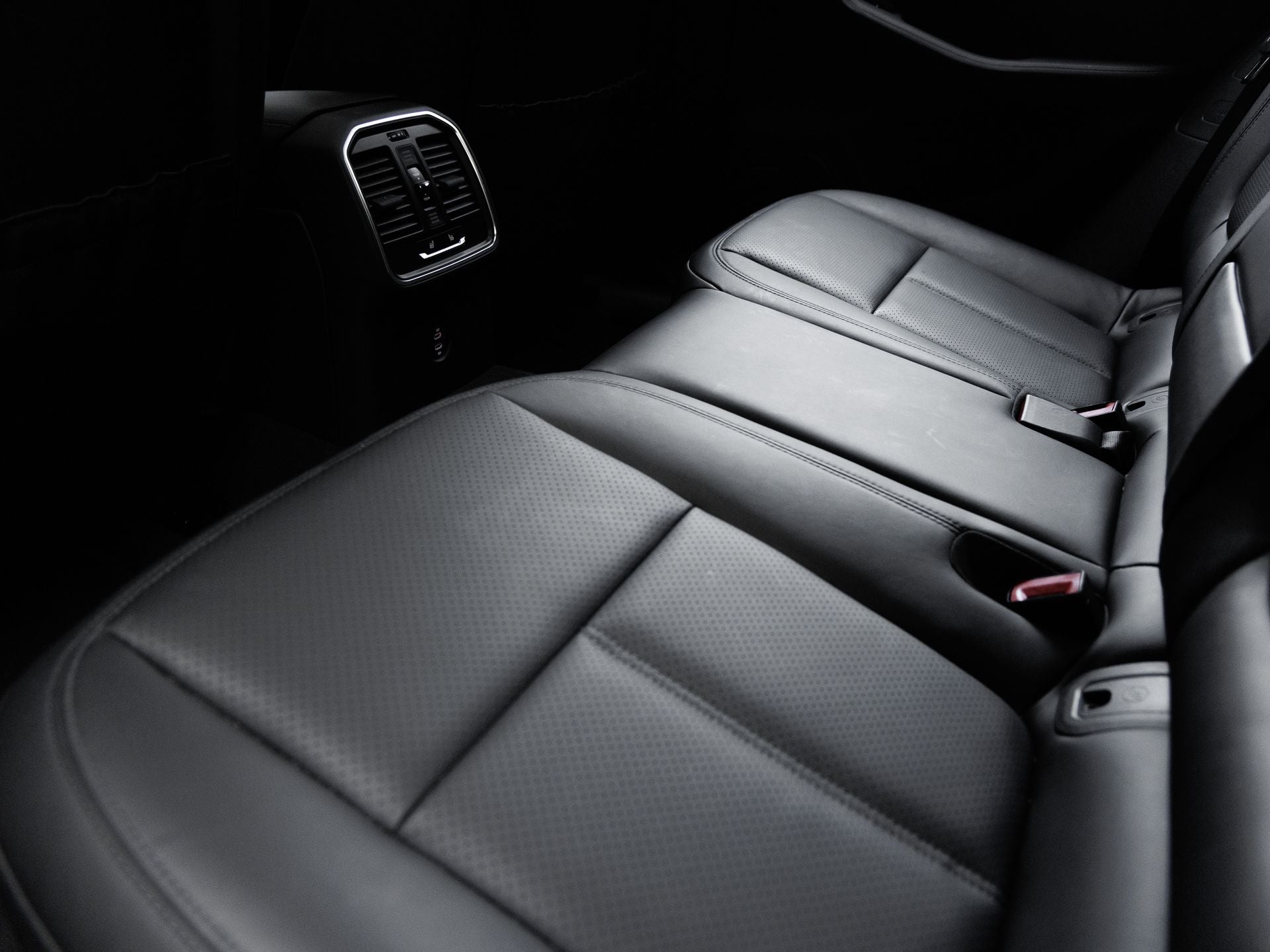 2025 Porsche Macan T