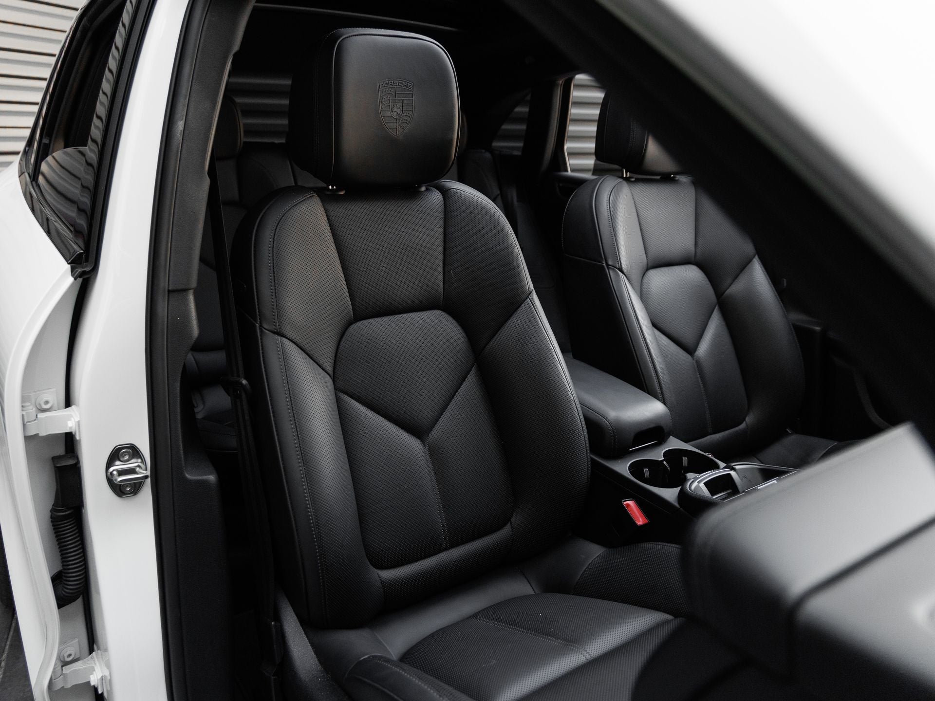 2025 Porsche Macan T