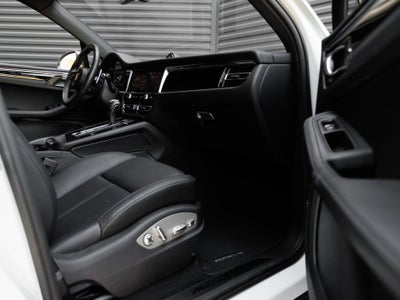 2025 Porsche Macan T