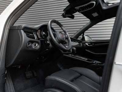 2025 Porsche Macan T