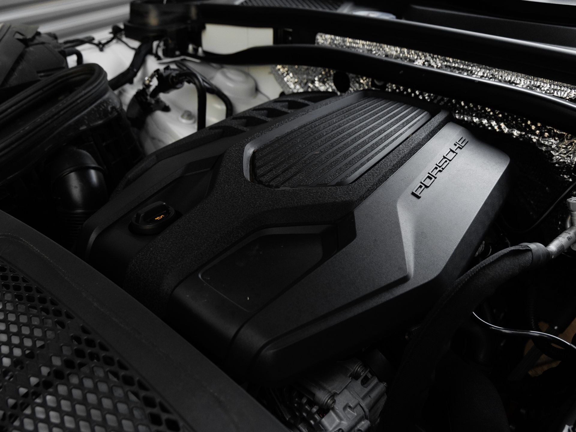 2025 Porsche Macan T