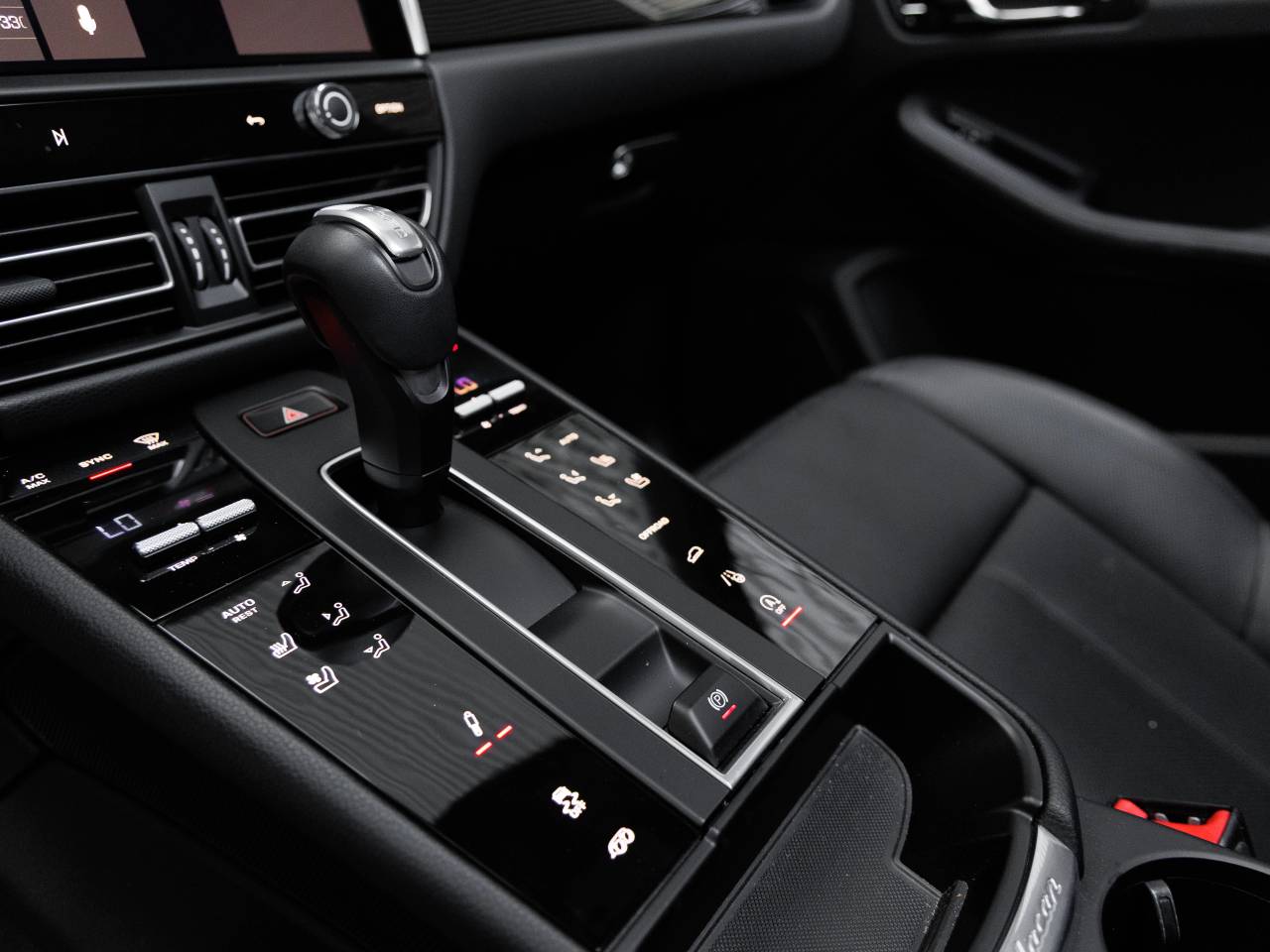 2025 Porsche Macan T