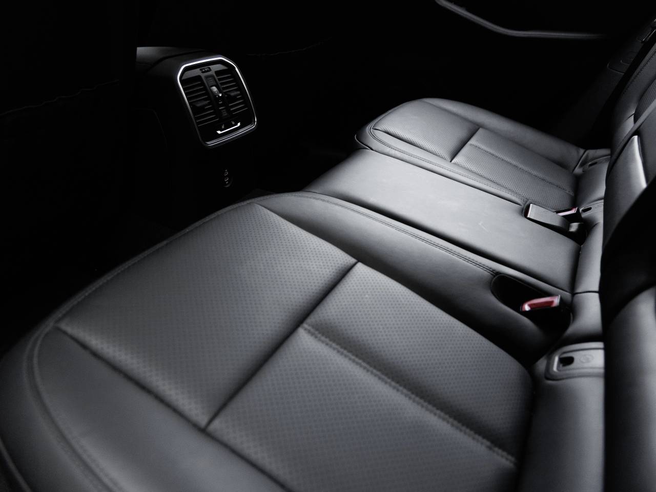 2025 Porsche Macan T